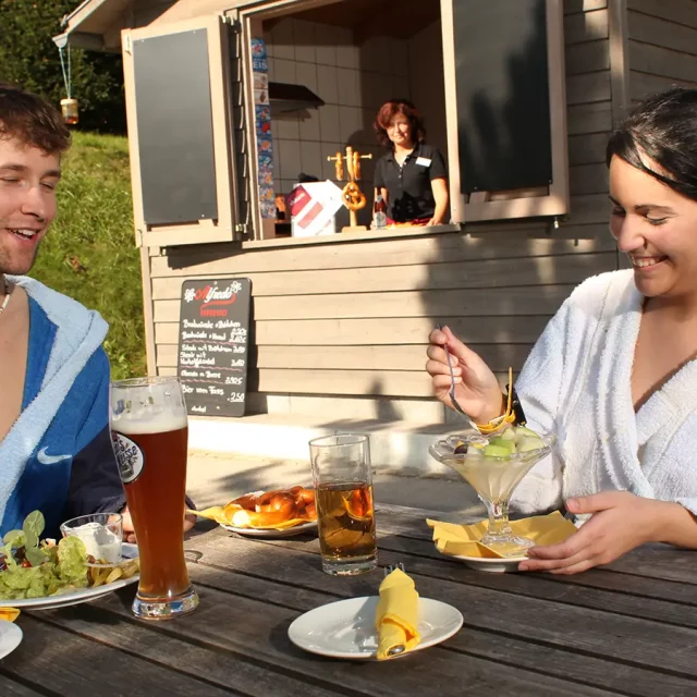 Biergartensauna mit Live-Musik